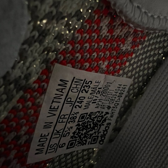 SOLD YEEZY BOOST 350 V2 ADULTS Blue Tint - Picture 2 of 2